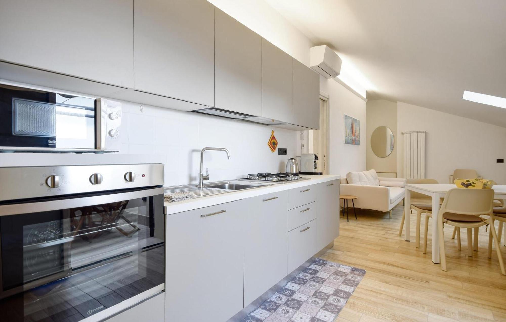 Beautiful Apartment In Moneglia With Kitchen Bagian luar foto