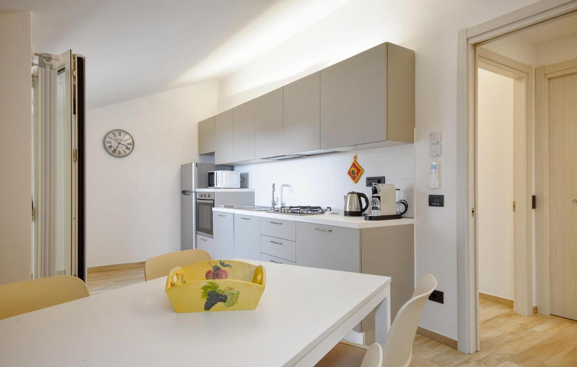 Beautiful Apartment In Moneglia With Kitchen Bagian luar foto