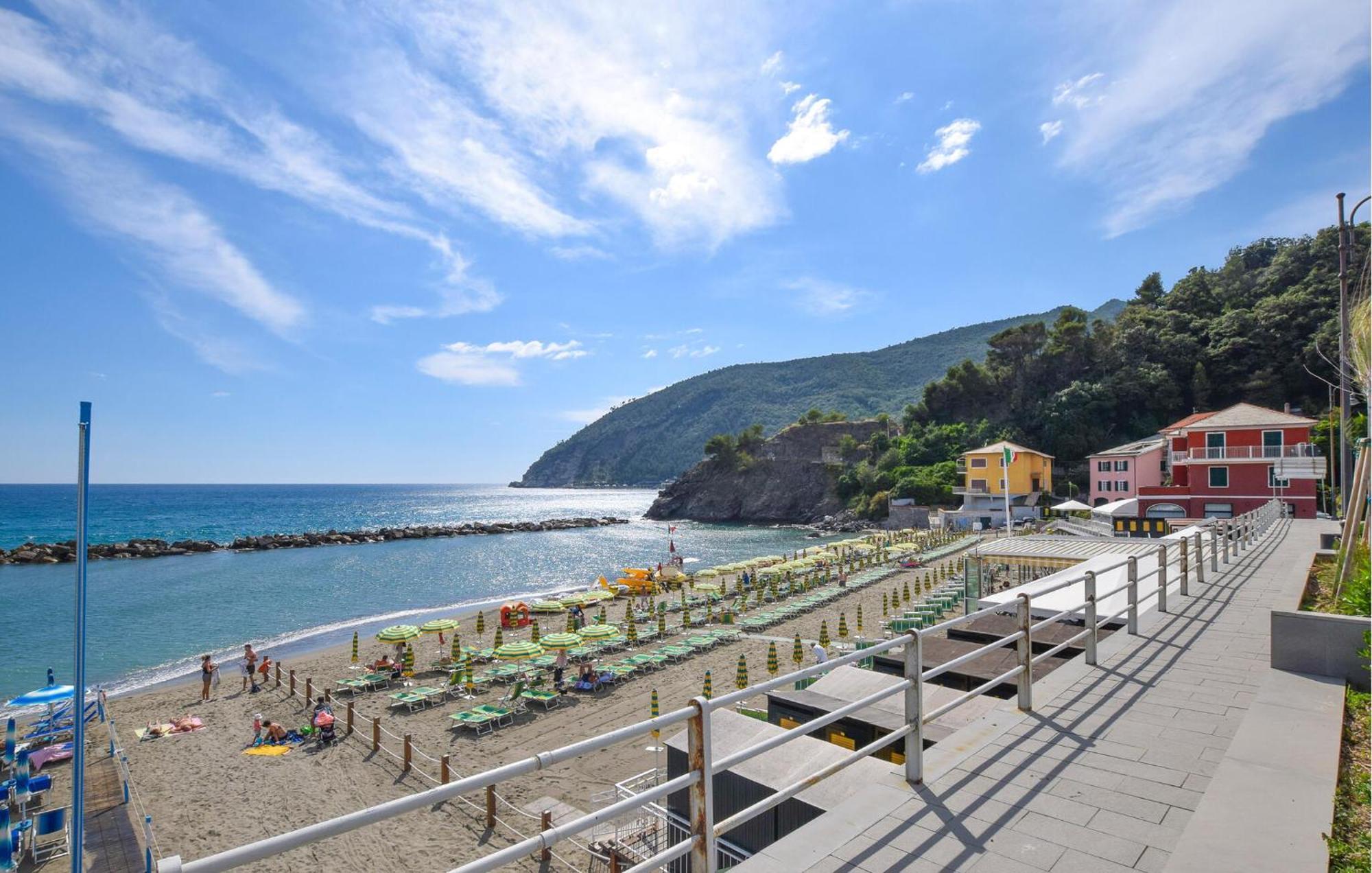 Beautiful Apartment In Moneglia With Kitchen Bagian luar foto