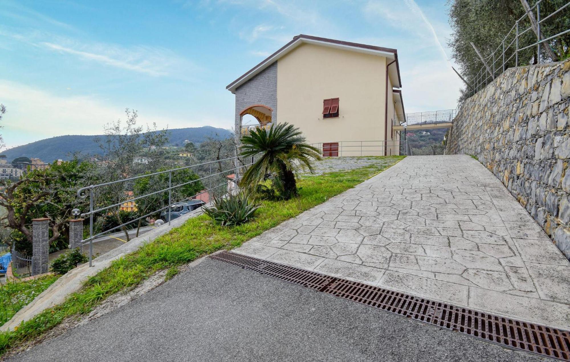 Beautiful Apartment In Moneglia With Kitchen Bagian luar foto